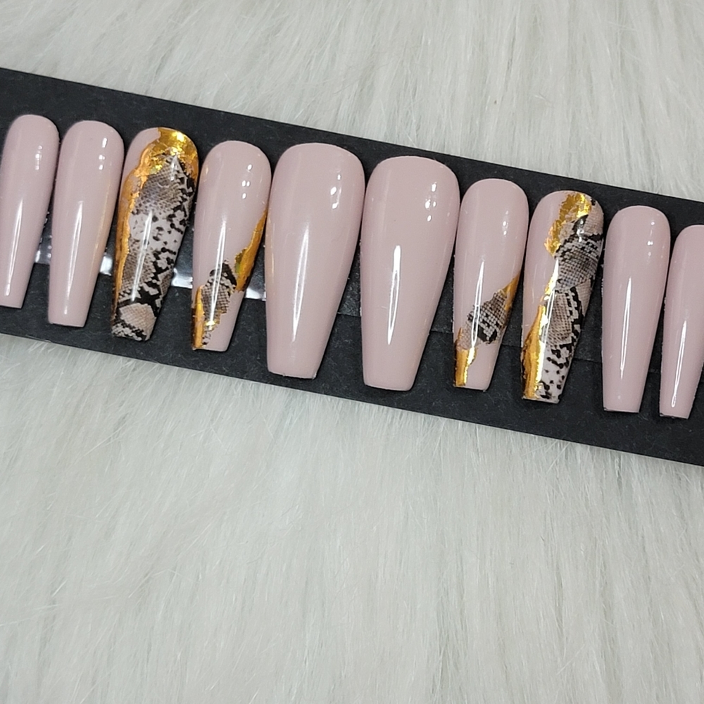 Press on nails - Picture 2 of 8